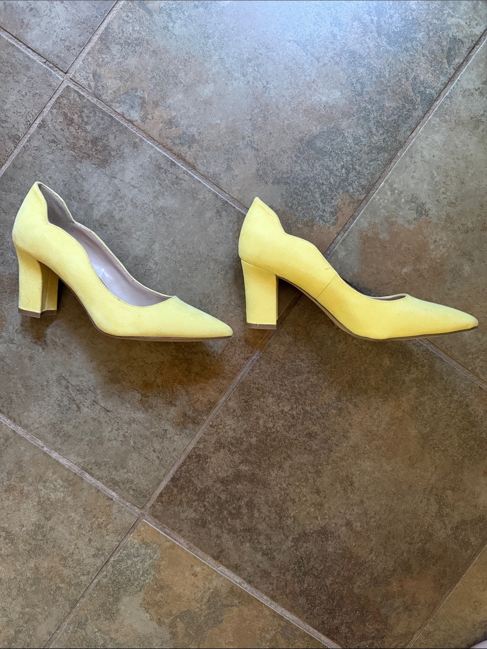 Kelly & Katie Bright Yellow Heels - Picture 4 of 8